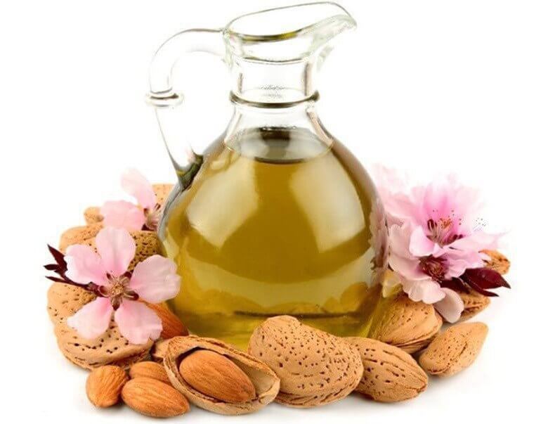 زيت اللوز المر